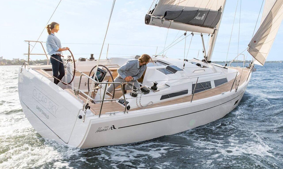 7th Arrondissement Boat Rental | Sun-Kissed Sailing Adventure to Viejo Puerto
