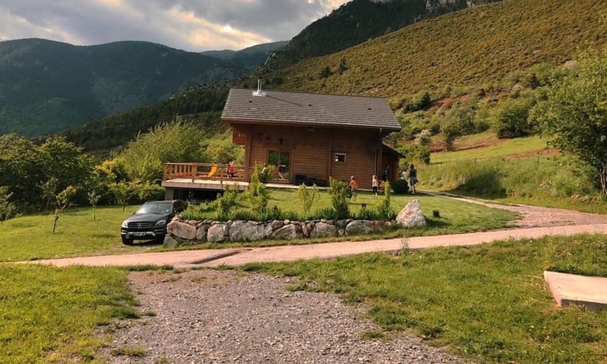 Valdeblore Ski Chalet | Sunny modern wooden chalet with garden
