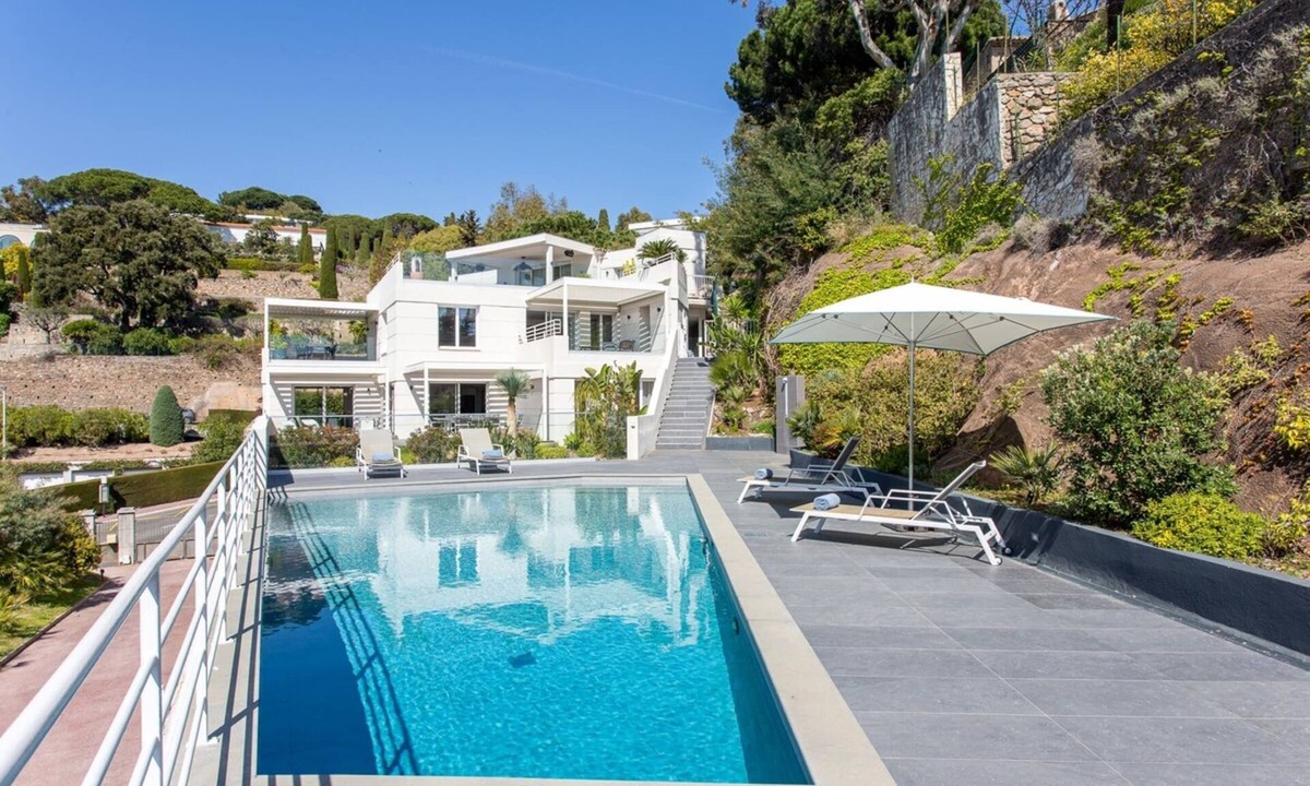 La Croix des Gardes Apartment | Superb Penthouse Terrace Sea View