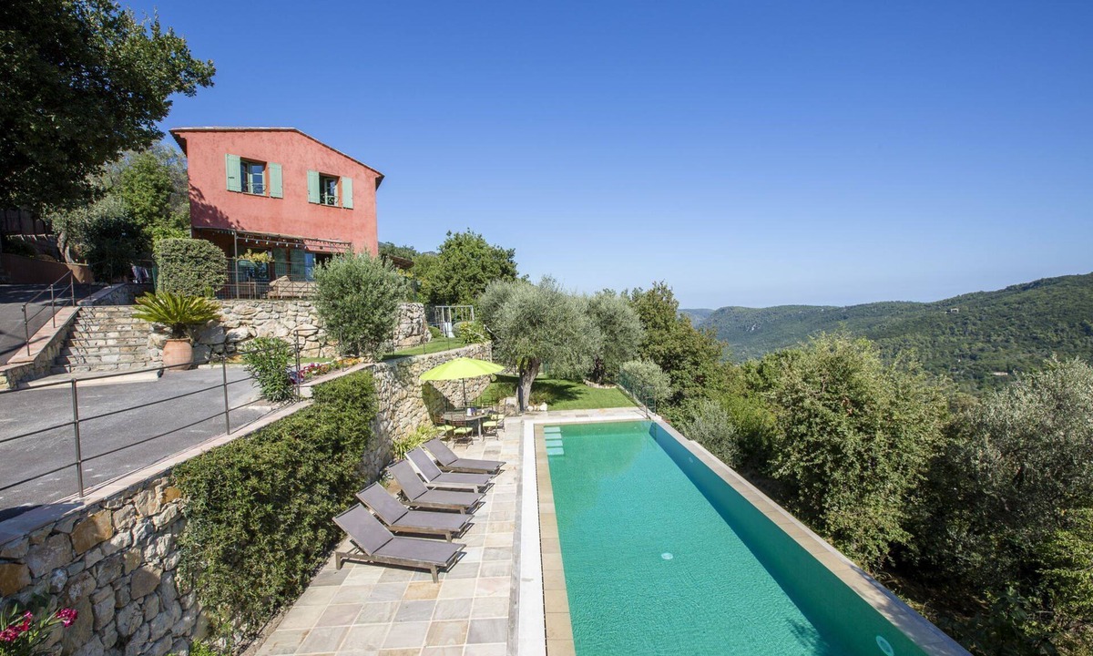 Le Bar-sur-Loup Villa | Swimmers paradise with 16m infinity pool- Amazing view- Beautiful family house