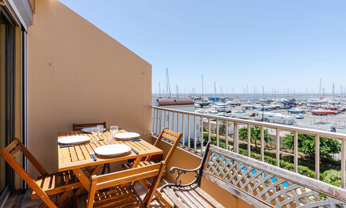 Gruissan Apartment | T2 Apartment with mezzanine, AC and WIFI