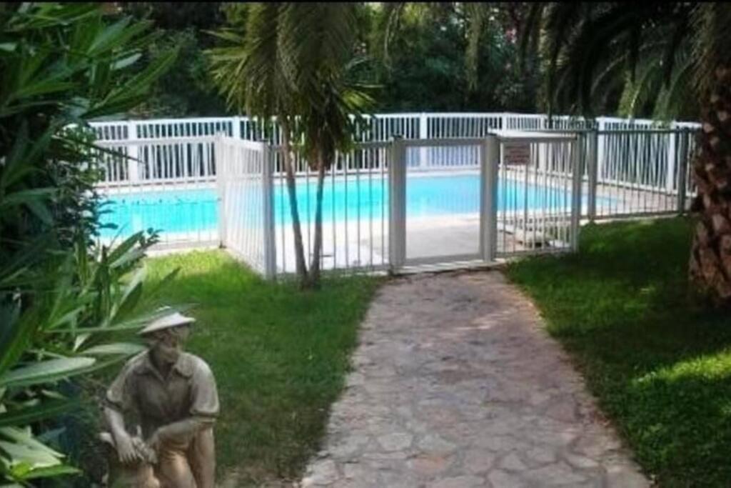 Sanary-sur-Mer Apartment | T2 avec piscine 5 mn des plages et village
