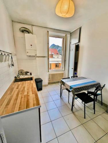 Quartier Chorier-Berriat Apartment | T2 Berriat - Proche Gare & Centre - Tout Equipé avec Wifi