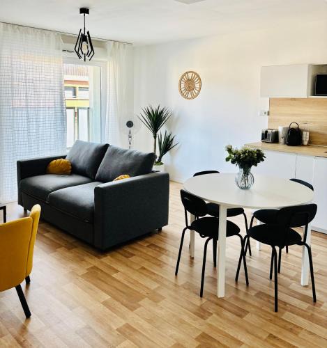 Villeurbanne Apartment | T2 cosy, calme avec balcon, parking et Netflix
