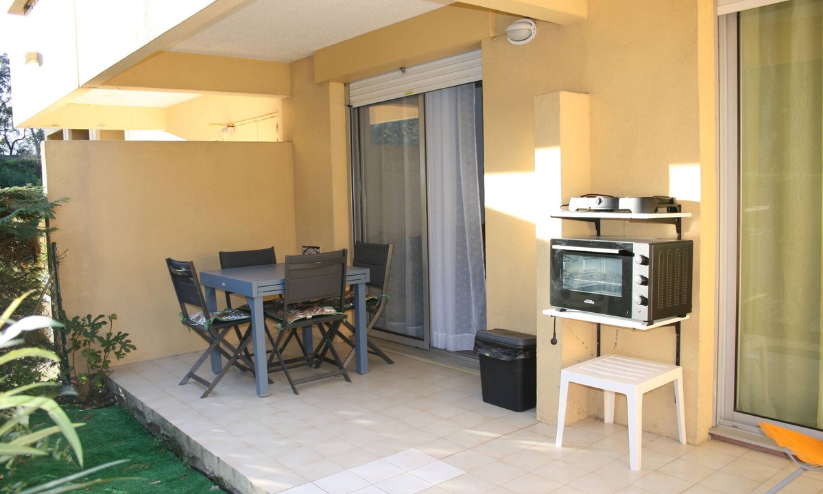 Boulouris-sur-Mer Apartment | T2 DRC super condition, beach 300 m'and mountain 3 km.fenced terrace not overlooked