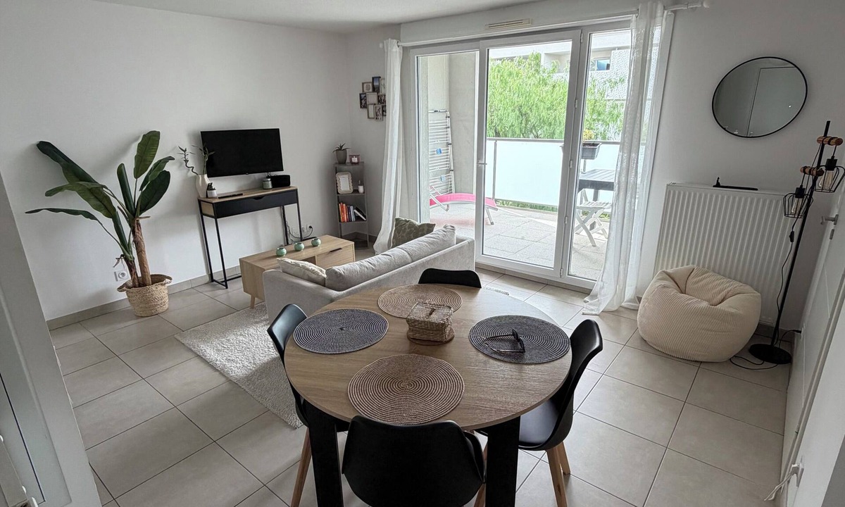 Castelnau-le-Lez Apartment | T2 with Balcony & Parking | 12 min from Centre