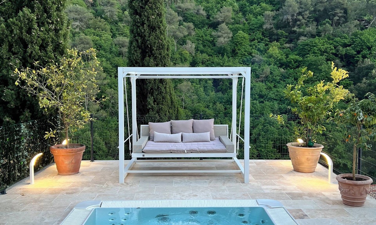 La Trinite Apartment | T3 air-conditioned 6 pers. with terrace, jacuzzi & parking - near Nice & Monaco