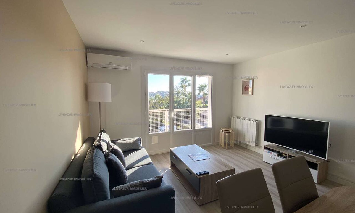 Sanary-sur-Mer Apartment | T3 apartment with air co near downtown with terrace for 4