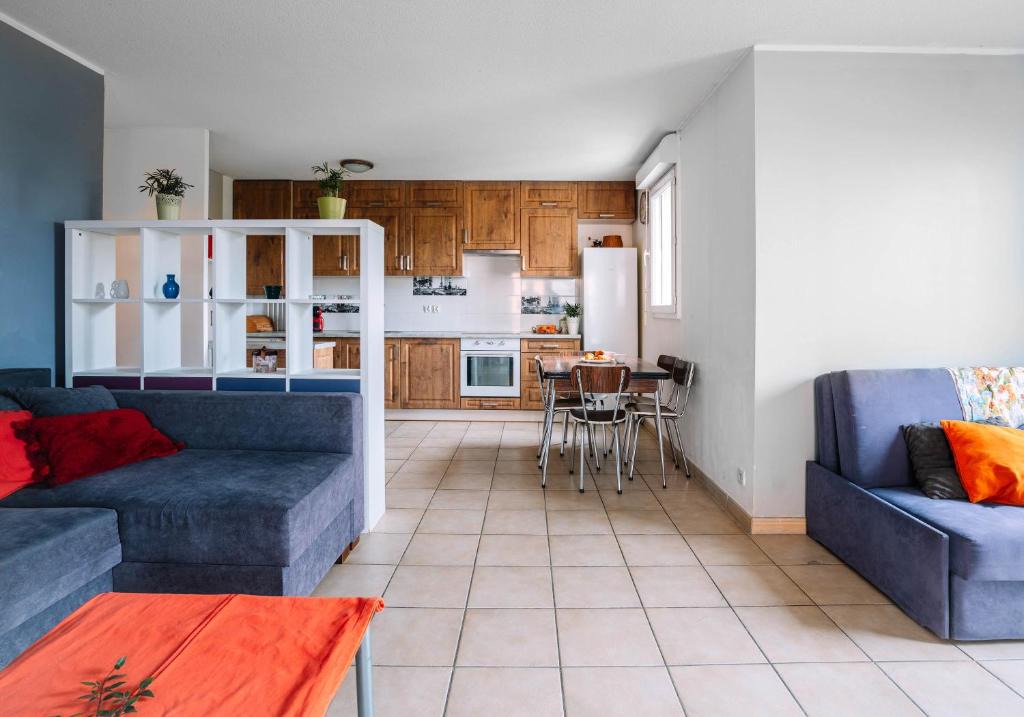 Port Marianne Apartment | T3 Apartment with Parking, Port Marianne, Tram to Centre, Beaches, Montpellier