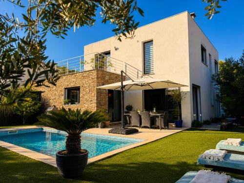 Valbonne Villa | The Cube - Contemporary Family Villa with Pool & Garden in Valbonne