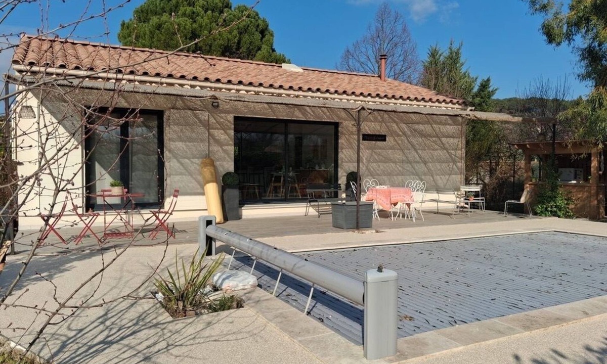 Cadenet House | The house of happiness
