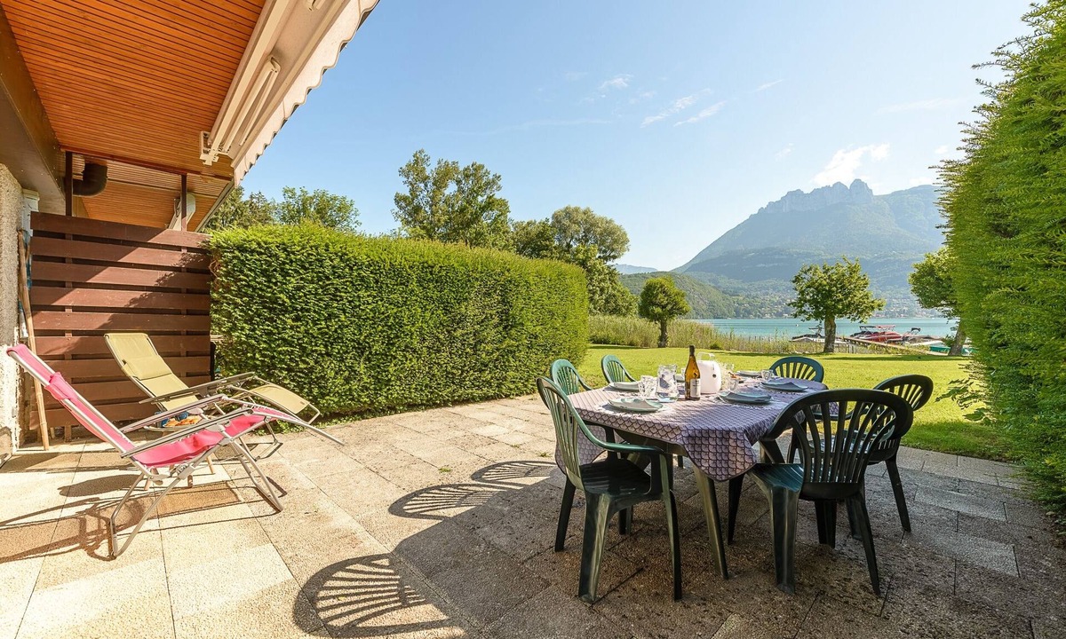 Duingt Apartment | The Lake and Chill - rez de jardin de 3ch, pieds dans l'eau