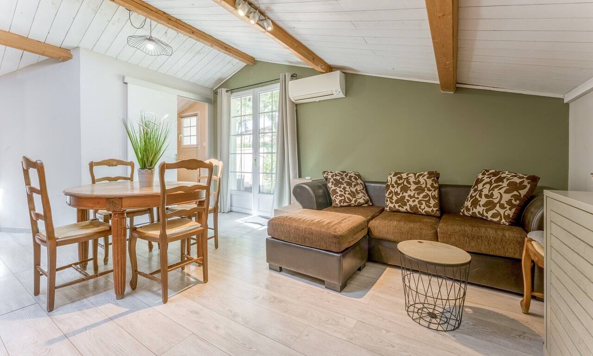 Visan House | The Lucéna Cicadas Cottage