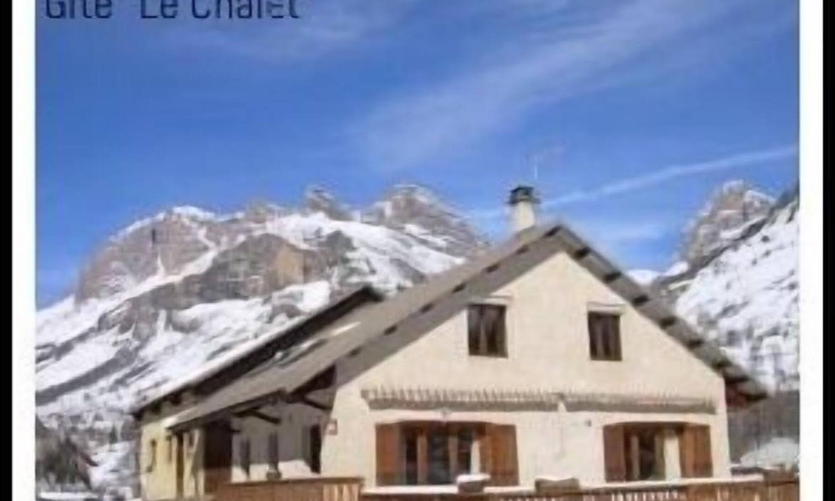 Monetier-les-Bains Ski Chalet | The south-facing chalet for 17 people