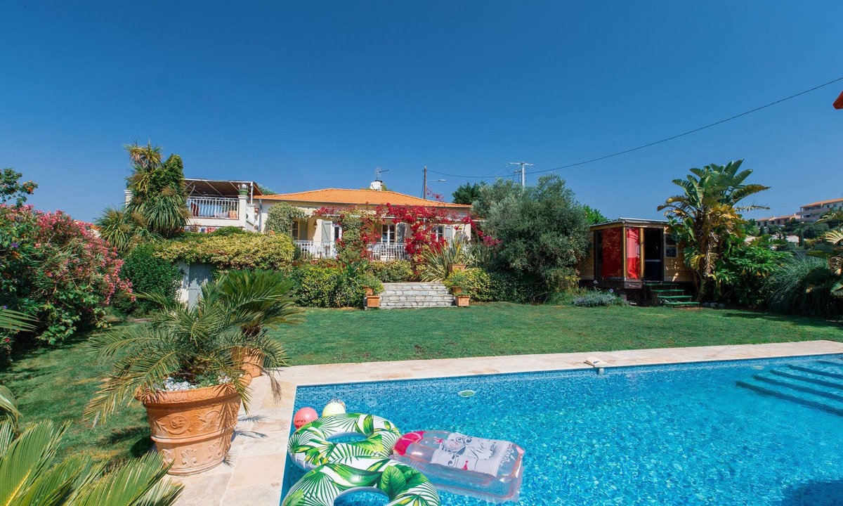 Ventabrun Villa | This splendid mas dating from the beg of the century SEA VIEW - POOL - WHIRLPOOL
