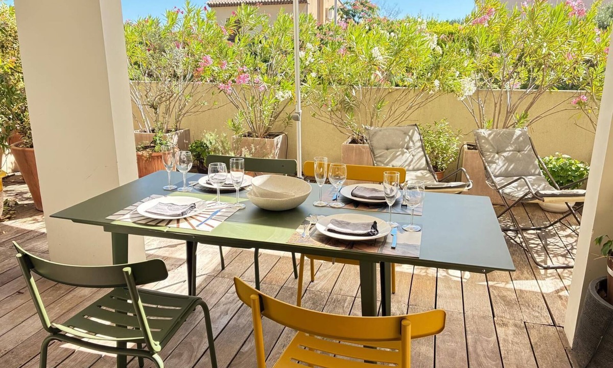 Bouc-Bel-Air Apartment | Two-bedroom apartment with a stunning terrace, 10 minutes from Aix-en-Provence