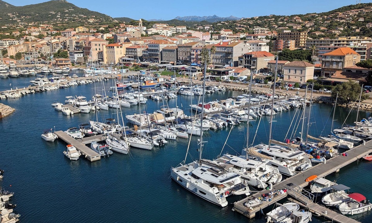 Propriano Apartment | Type 2 apartment any amenities in a residence near the beaches