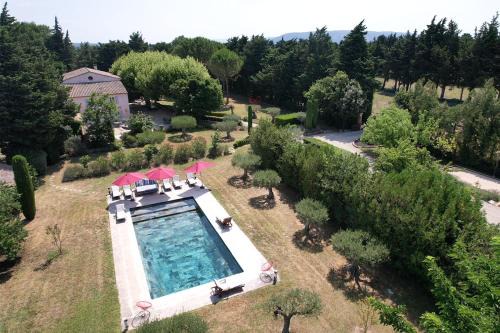 Cavaillon Villa | typical provençal farm house close to l'isle sur la sorgue - 12 persons