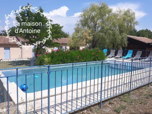 La Roque-sur-Pernes House | UN COIN DE PROVENCE ,LA Maison D'ANTOINE