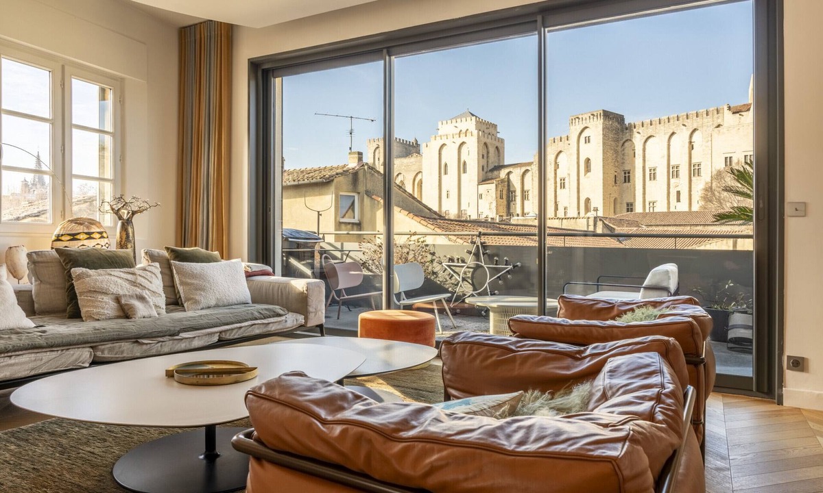 Avignon City Centre Apartment | Unrivaled Papal Palace view — luxury penthouse AC terrace parking pass