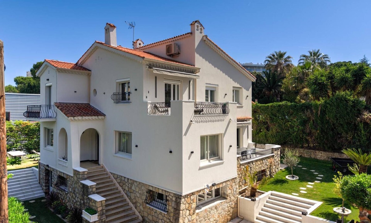 Juan-les-Pins House | UrbanFlat 228 - Villa d'Exception avec Piscine Privée Plages à Pied Juan les Pins
