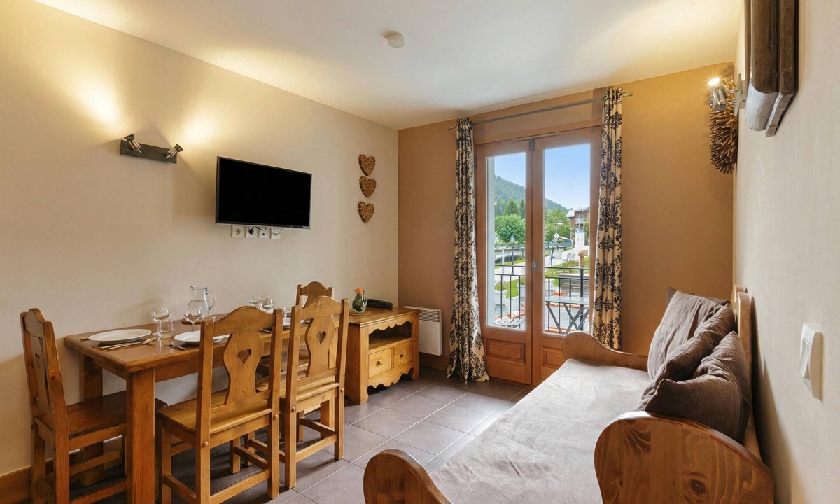 Vallorcine Apartment | V Balme 14: Beside Ski Lift; Pool, Sauna & Gym, Vallorcine (Argentiere), France