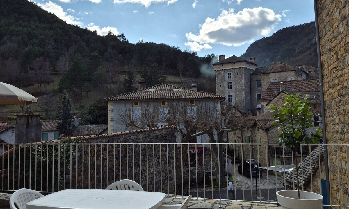 Peyreleau House | Vacation Home with Stunning Mountain Views and Wi-Fi in Peyreleau