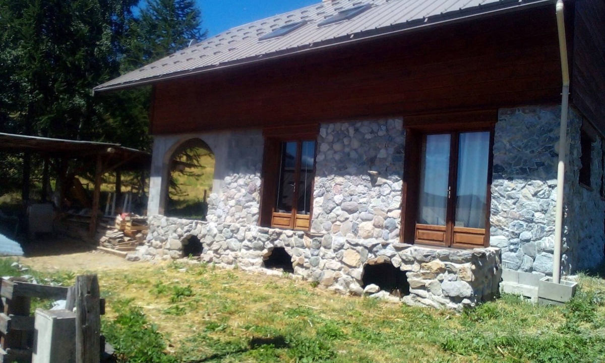 Vallouise Ski Chalet | Very sunny chalet at the foot of the slopes, the Ecrins and the paragliding departure point!