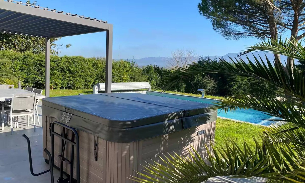 Upie Villa | Villa at the foot of the Vercors, with a private pool and hot tub