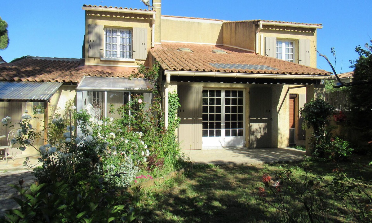 Les Angles House | Villa Avec Jardin, au Calme, Dans Quartier Résidentiel, à 10 mn D'avignon