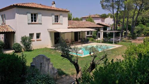 Pont Royal House | Villa avec piscine sur le Golf