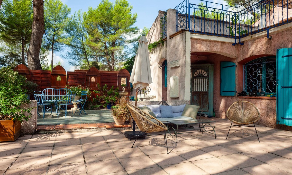 Aix-en-Provence Villa | Villa 'Belle Provencale' with Pool, Garden & Wi-Fi