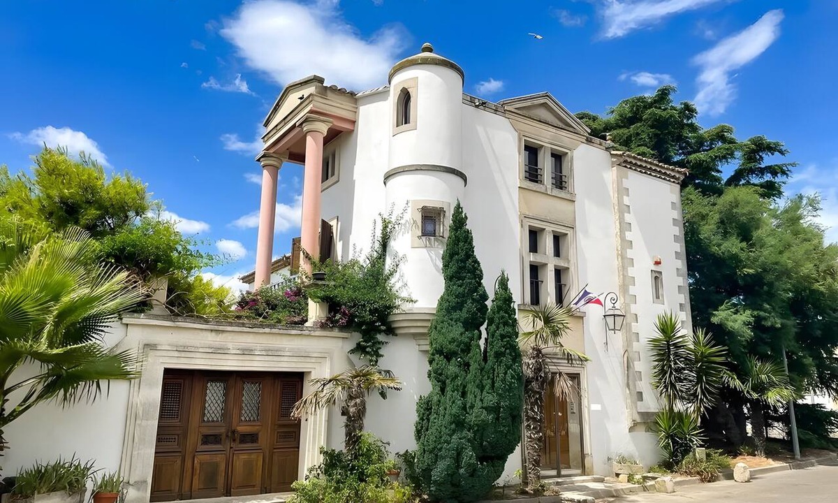 Tarascon Villa | Villa 'Chateau Margarido' with Private Pool, Wi-Fi and Air Conditioning