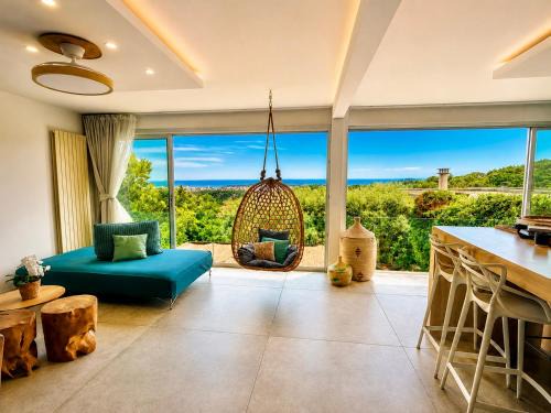 Vallauris Villa | Villa Familiale Vue Mer Panoramique - Piscine Tennis - Plage 4km - Cannes 15'