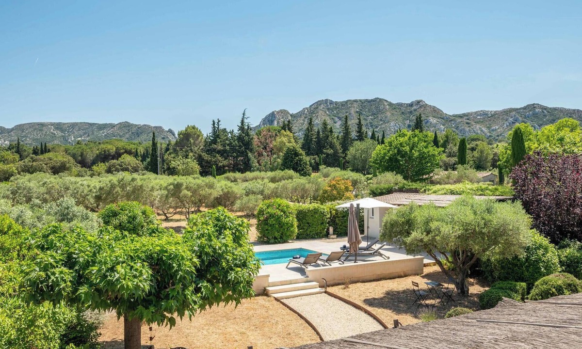 Eygalieres Villa | Villa Horizon, Eygalières, Heated Pool, Air Conditioning