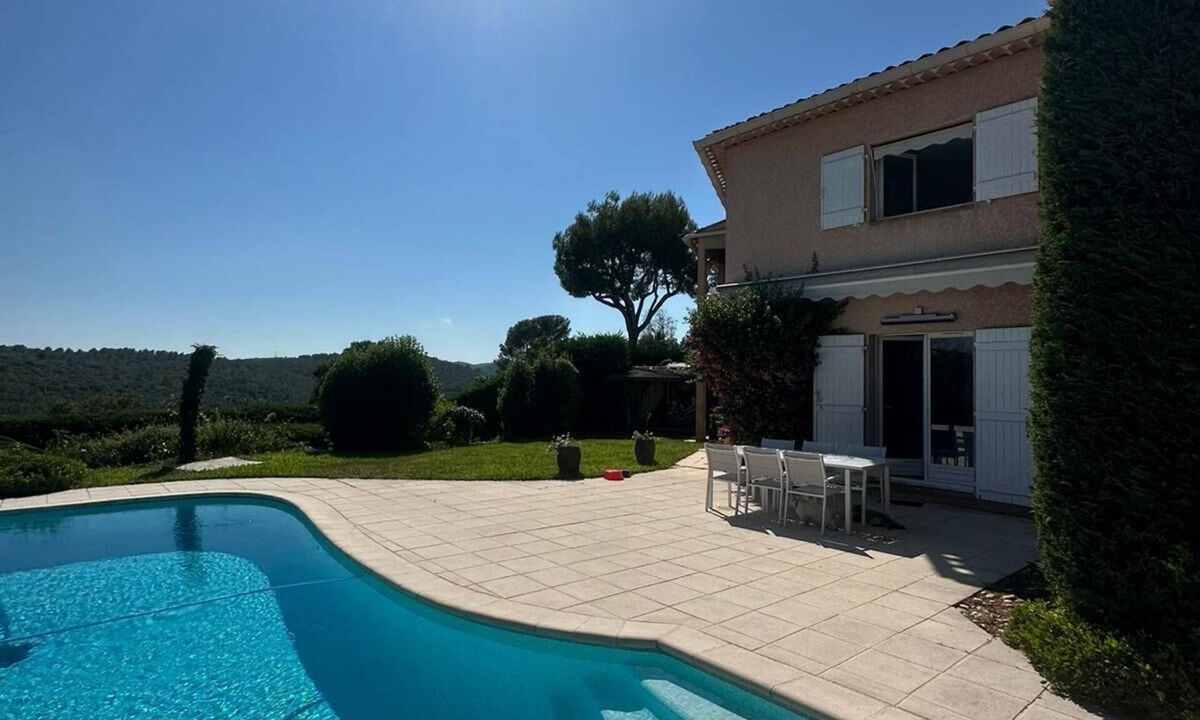 Biot Villa | Villa in a residential domain gate with Tennis and swimming pool