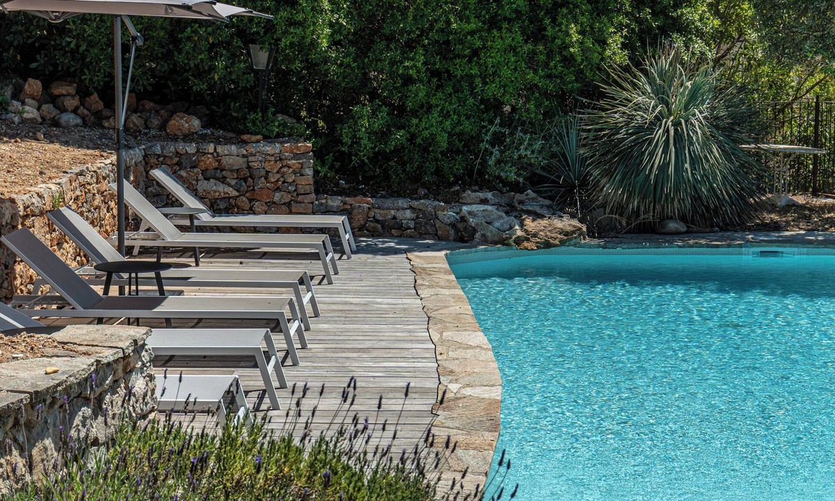 Carqueiranne Villa | Villa in Carqueiranne, 5 bedrooms, 5 bathrooms, heated pool, air conditioning. Beach 2.5km away