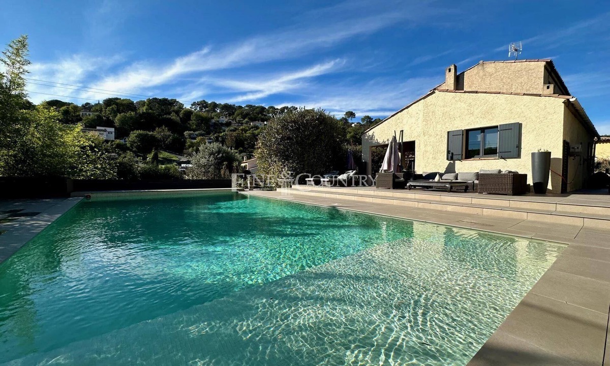 La Colle-sur-Loup Villa | Villa La Colle-St Paul14 pax - 6 bedrooms - 4 bathrooms