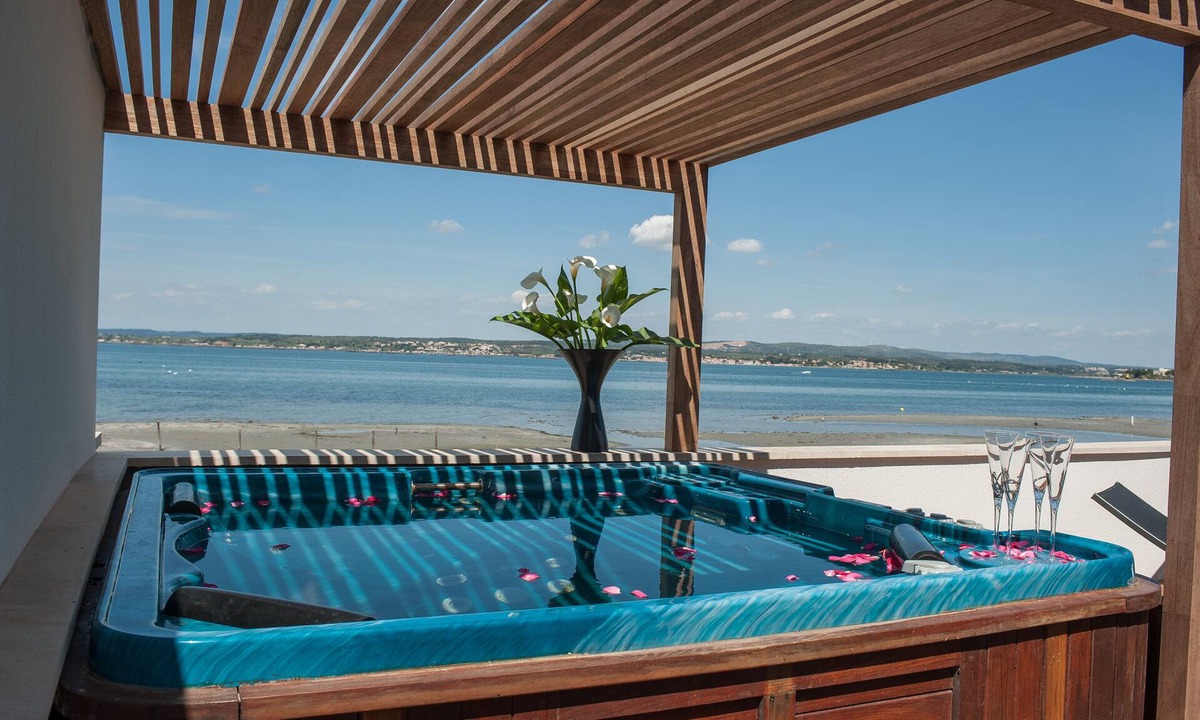 Sete Villa | Villa La Perle de Thau Direct beach access