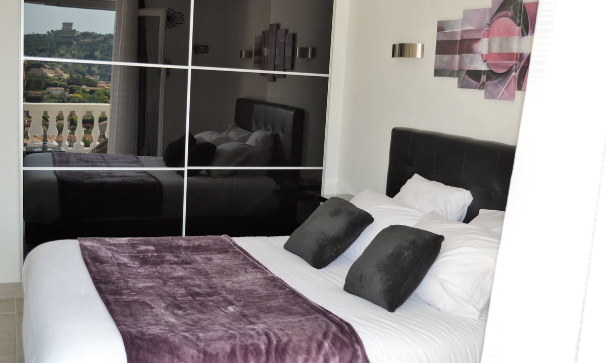 Vallauris Bed & Breakfast | Villa La Terre Des Lauriers B&B
