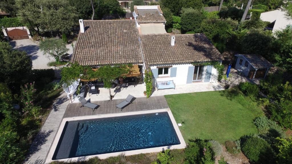 Valbonne Bed & Breakfast | Villa Les Lucioles - Chambre indépendante - Piscine privative - Petit déjeuner - Parking