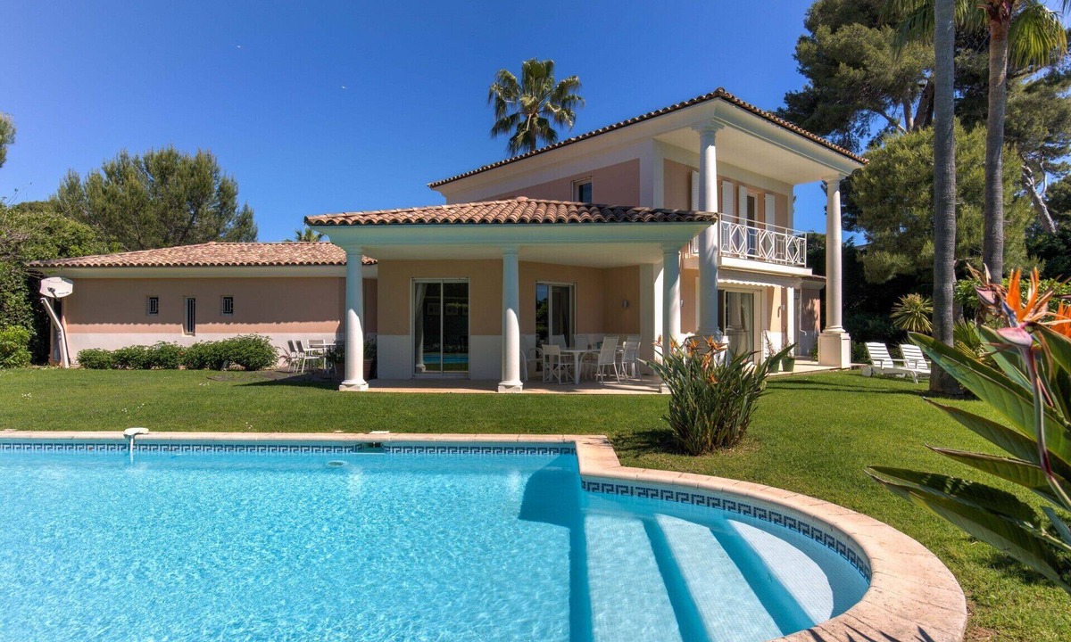 Cap-d'Antibes Villa | Villa Les Palmiers Charming 3 Bed/3 Bath Villa with Pool in Cap d'Antibes France
