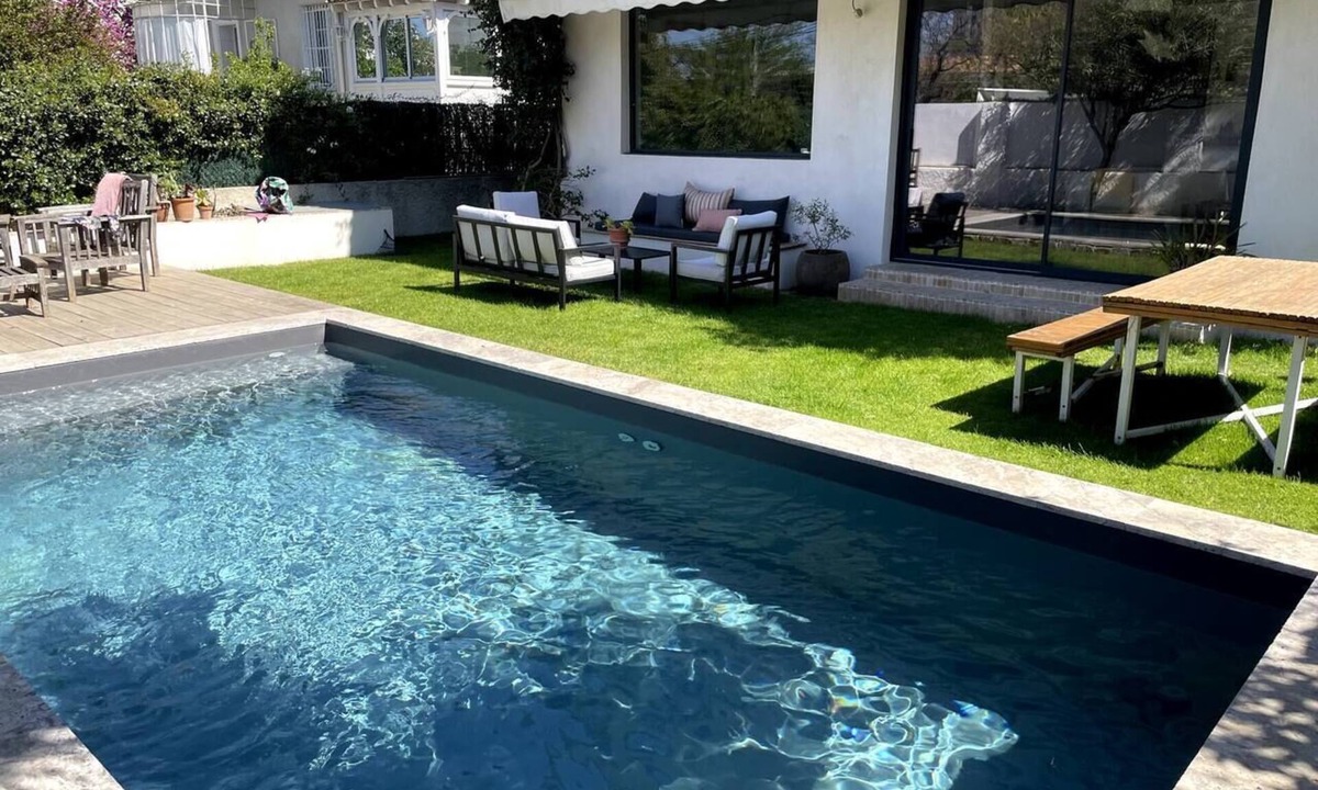 Sainte-Marguerite Villa | Villa Mimosas: pool, garden, near Cité Radieuse