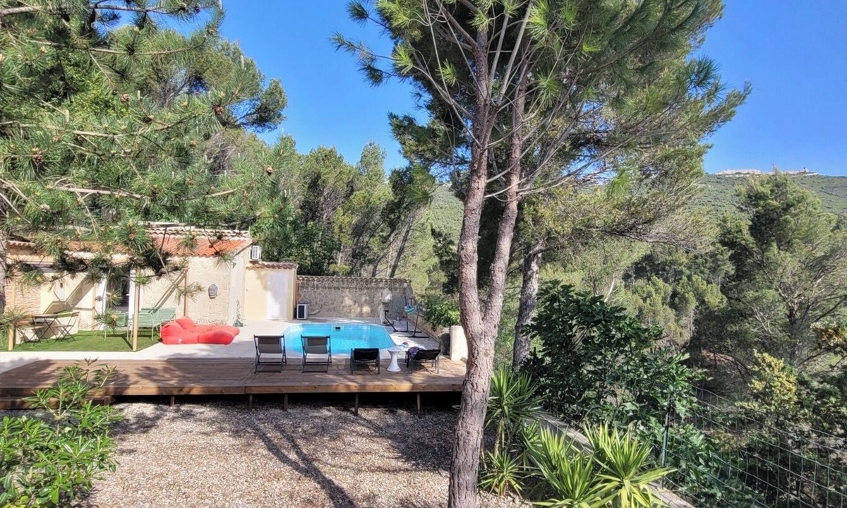 Palama Bed & Breakfast | Villa Palama - Superior Room with Heated Pool & Hill View 🌿
