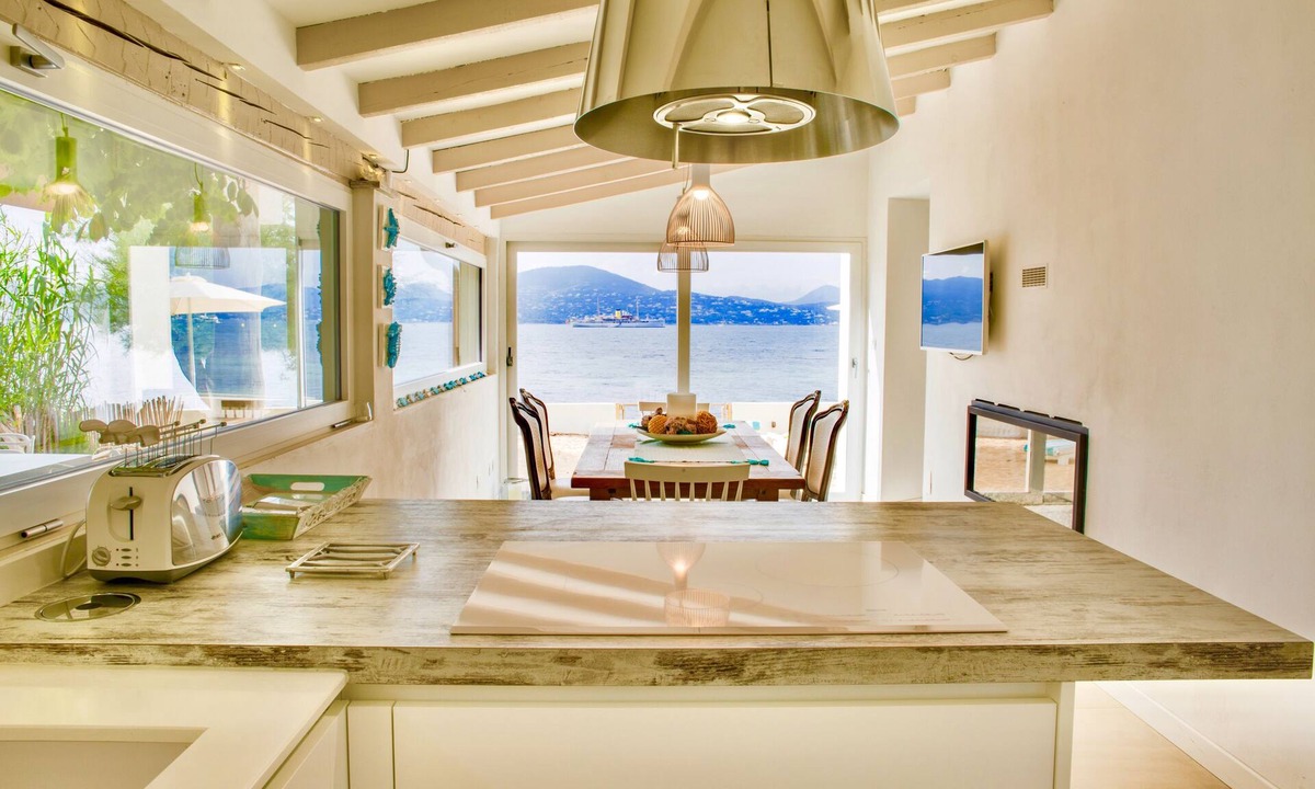Cote d'Azur- French Riviera Villa | Villa Pieds dans l'eau with private sandy beach on the Gulf of Saint Tropez