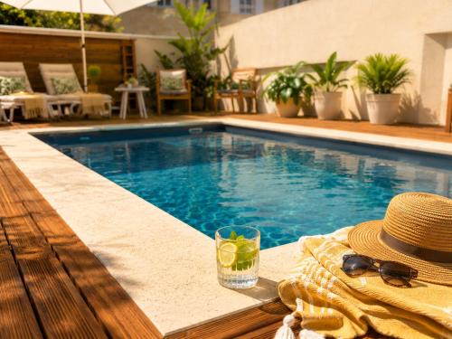 Orange Apartment | Villa Prestige - Maison d Hôtes avec Piscine, Billard et Parking Privé - Centre 5 min - Proche A7-A9