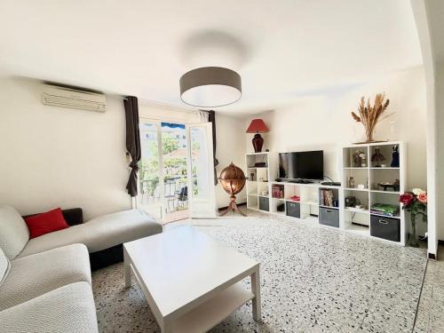 Frejus Plage Villa | Villa Sunny - Bord de mer - Tout à pied- Grande terrasse - Clim - Wifi - Idéal familles & amis