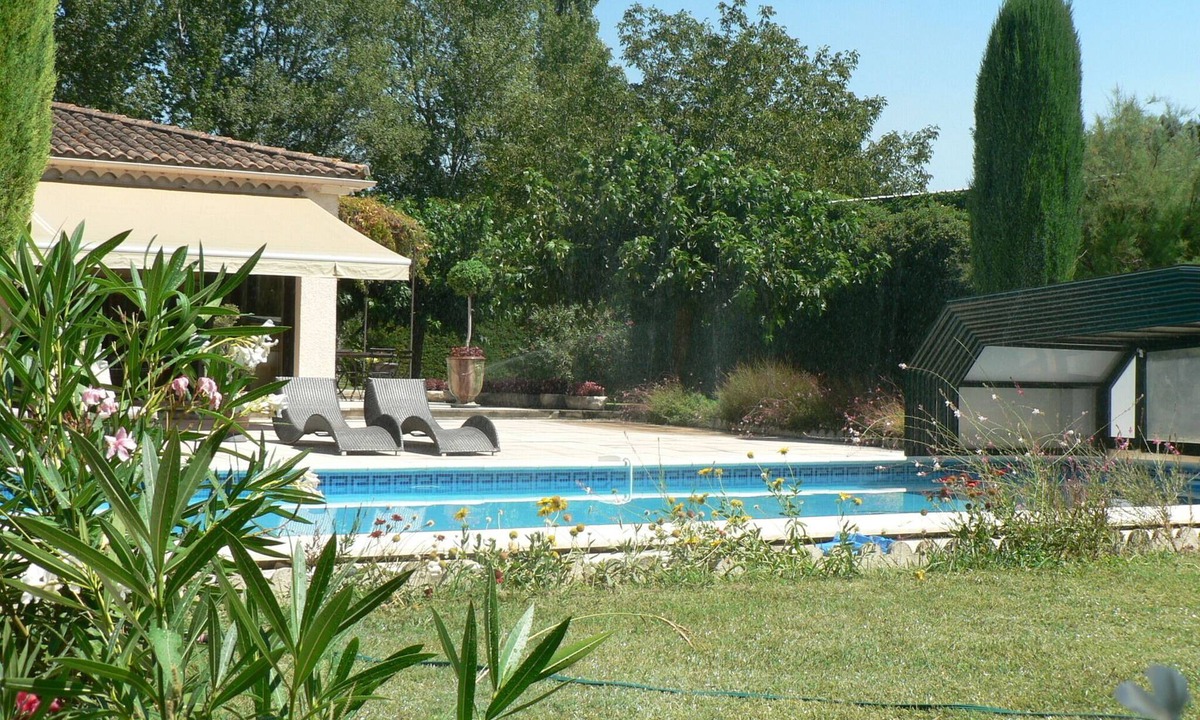 Verquieres Villa | Villa, with heated and covered swimming pool, jacuzzi, for 6 people, 3 bedrooms, 2 bathrooms.