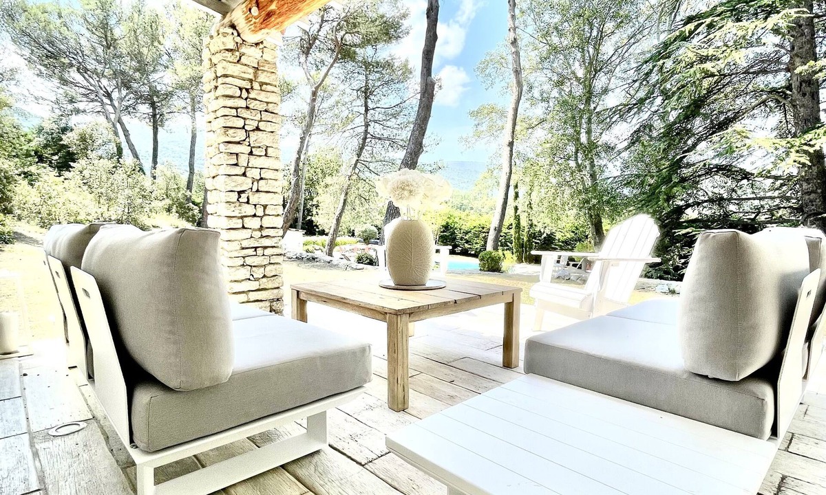 Menerbes Villa | Villa with swimming pool in the heart of Provence, in a half-hectare park