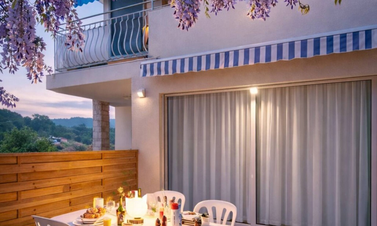 La Couronne Apartment | Waterfront Terrace - Sandy beach in Martigues, 2 steps from Marseille
